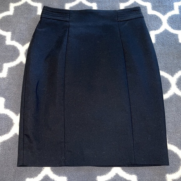 H&M black pencil skirt - Picture 2 of 6